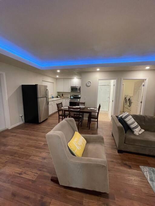 Brand New 2br Cute Blue Led In North * Fresno