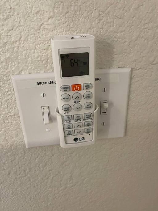 Brand New 2br Cute Blue Led In North Apartment Fresno