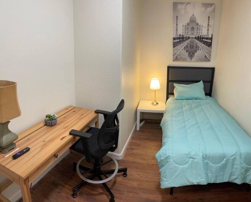 Brand New 2br Cute Blue Led In North *