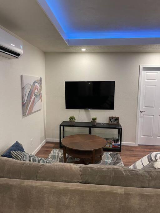 Brand New 2br Cute Blue Led In North