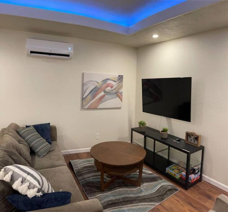 Apartment Brand New 2br Cute Blue Led In North Fresno